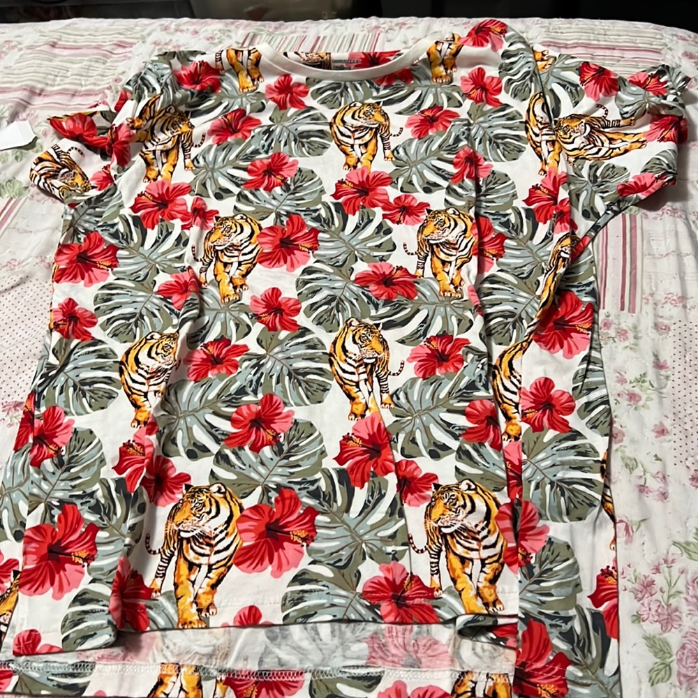 No Boundaries Tiger Shirt 🐯 🌺